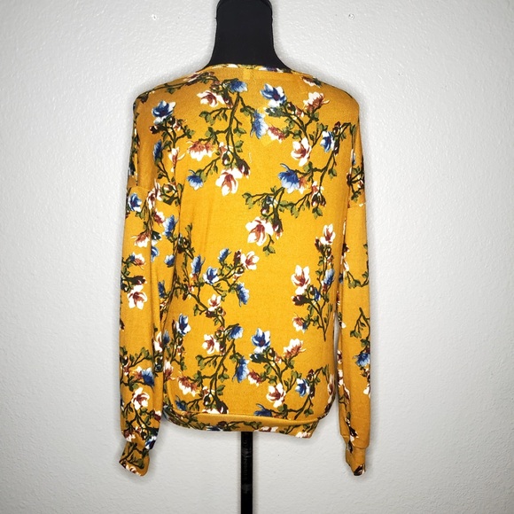 Available By Angela Fashion yellow flower  Size small Ladies Blouse NEW - Picture 2 of 5